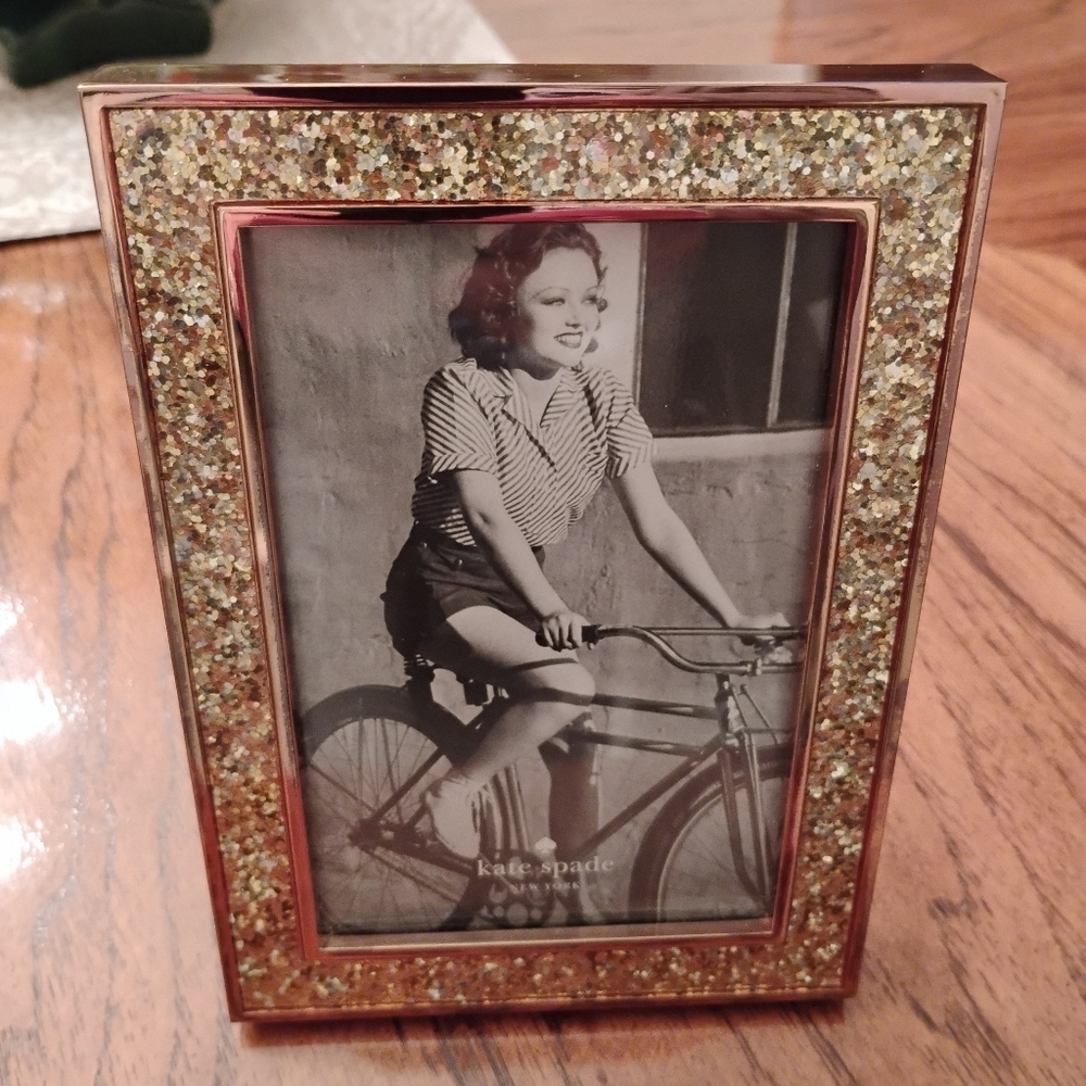 Kate Spade Simple Sparkling Gold Frame